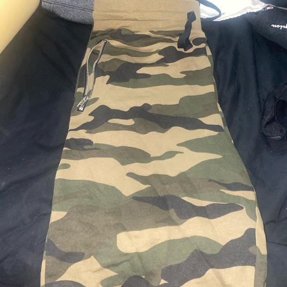 Camo shorts - Picture 2 of 2